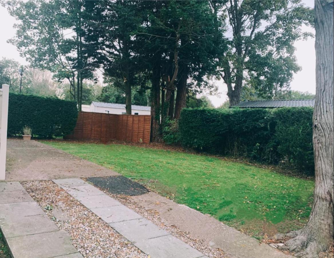 Prestige Static Caravan On 5 Star Holiday Park Cheswick  Exterior photo
