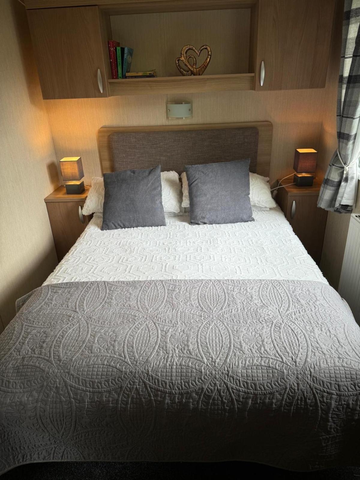 Prestige Static Caravan On 5 Star Holiday Park Cheswick  Exterior photo
